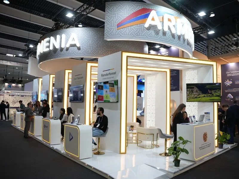 Custom trade show booth by Exhibition Stand Builders in Dubai with modern display elements